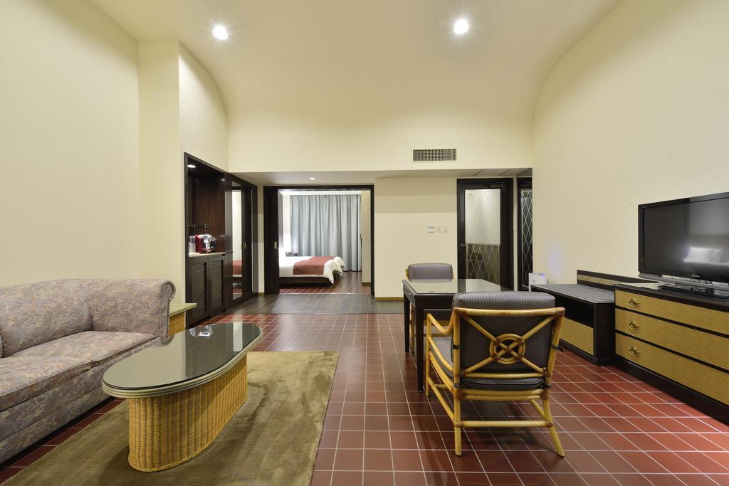 Exes Ishigaki Hotel Ishigaki  Exterior foto