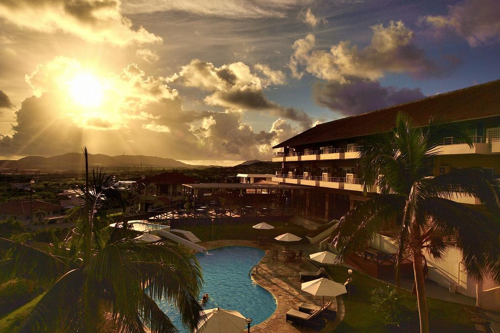 Exes Ishigaki Hotel Ishigaki  Exterior foto
